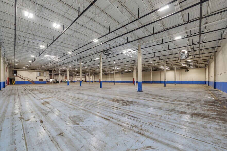 More Photos Of 609 Silver St, Agawam Warehouse For Lease