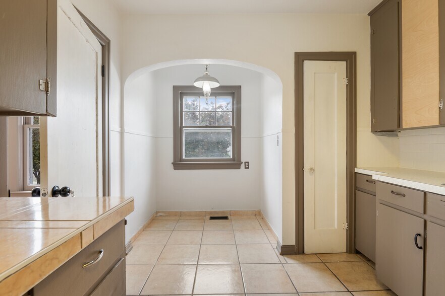 More Photos Of 191 SW 5th Ave, Ontario Specialty For Sale