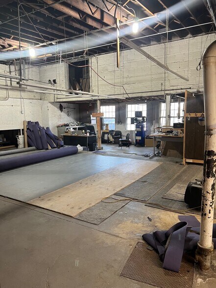 More Photos Of 4222 E Lake St, Minneapolis Freestanding For Sale