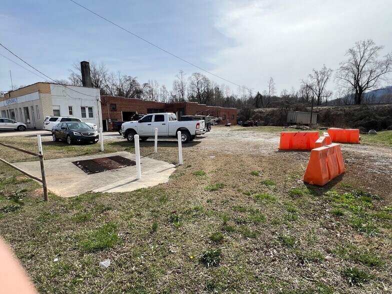 More Photos Of 244 E Court St, Marion Flex For Sale