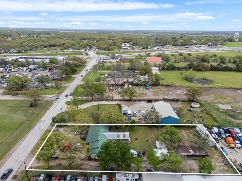 More Photos Of 303-A W Simonds, Seagoville Manufacturing For Sale