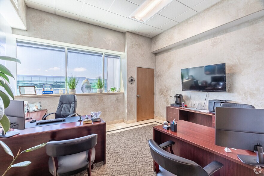 More Photos Of 2100 Palomar Airport Rd, Carlsbad Unknown For Lease