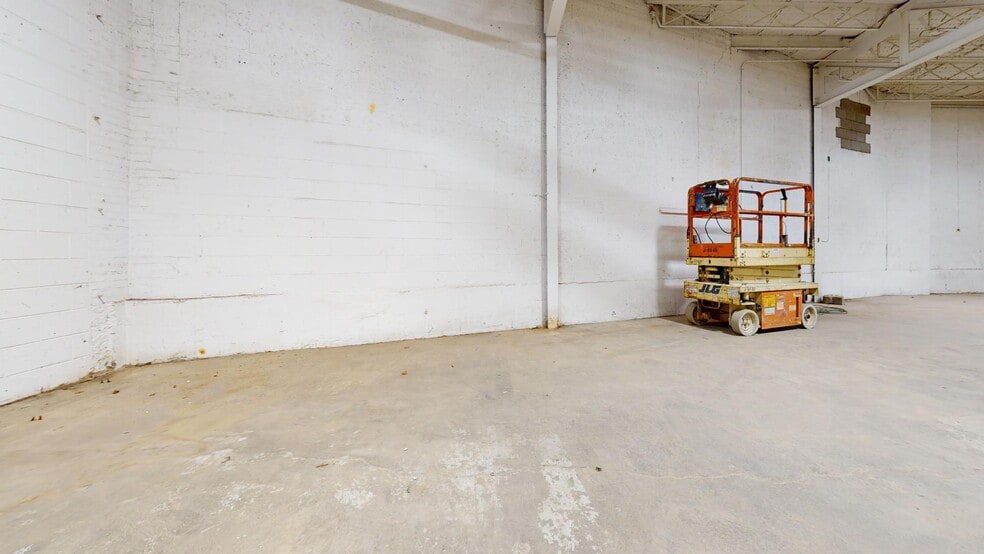 More Photos Of 1650 Cass St, Fort Wayne Warehouse For Lease
