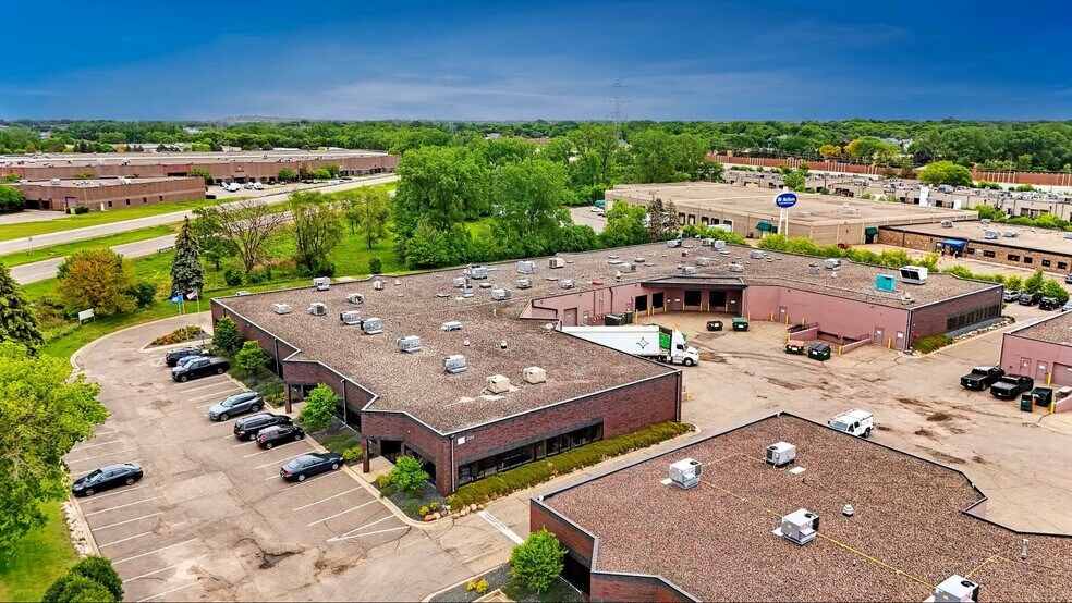 More Photos Of 550-600 County Road D W, New Brighton Warehouse For Lease
