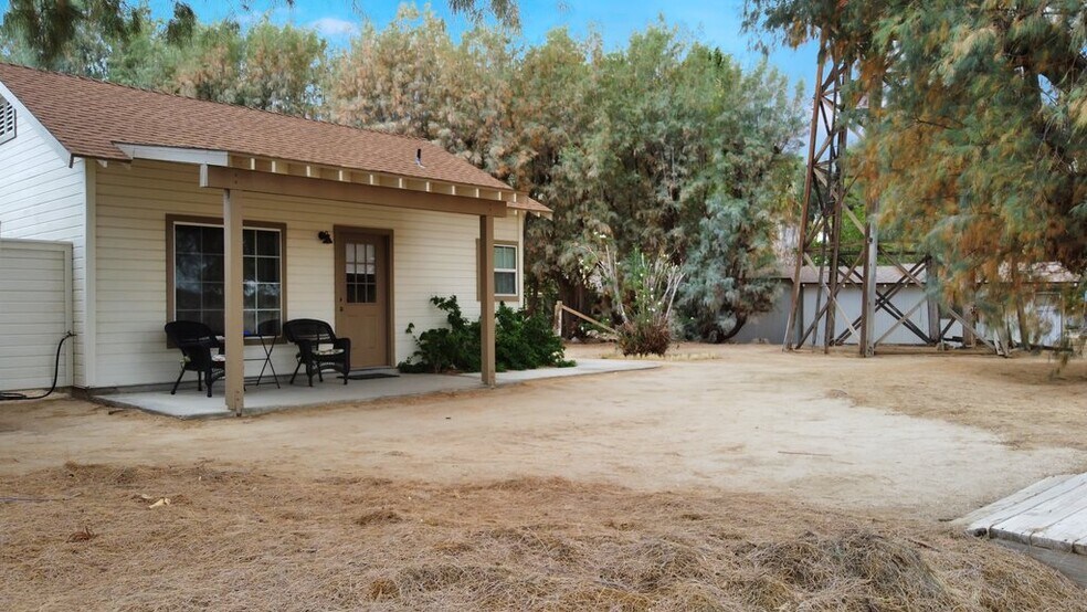 More Photos Of 74744 Joe Davis Dr, Twentynine Palms Hotel For Sale