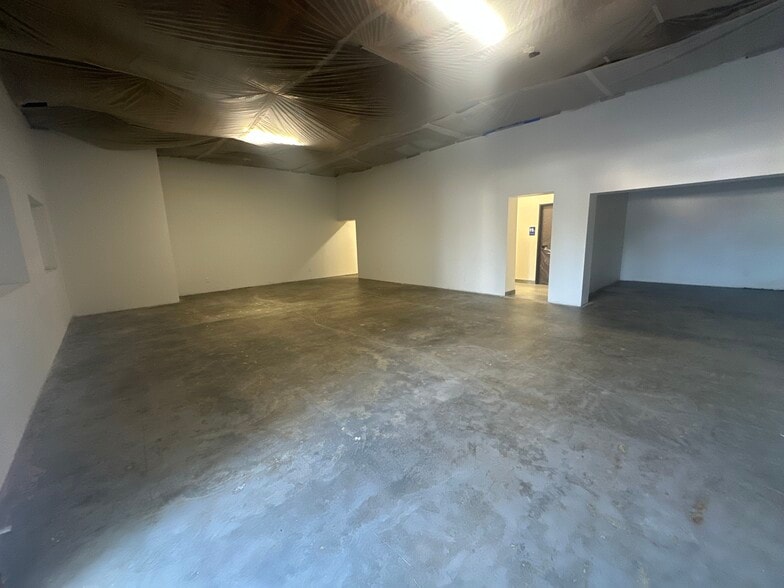 More Photos Of 10323 Cypress Ave, Riverside Restaurant For Lease