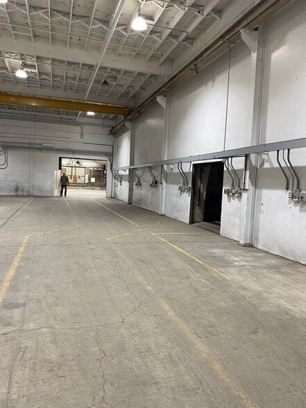 More Photos Of 500 E Illinois St, Newberg Manufacturing For Lease