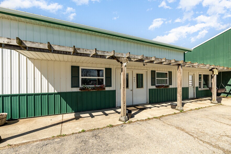 More Photos Of 7195 Singer Rd, Dayton Horse Stables For Sale