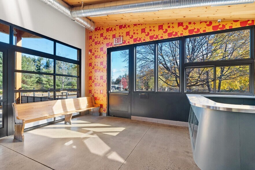 More Photos Of 261 Tinker St, Woodstock Restaurant For Sale