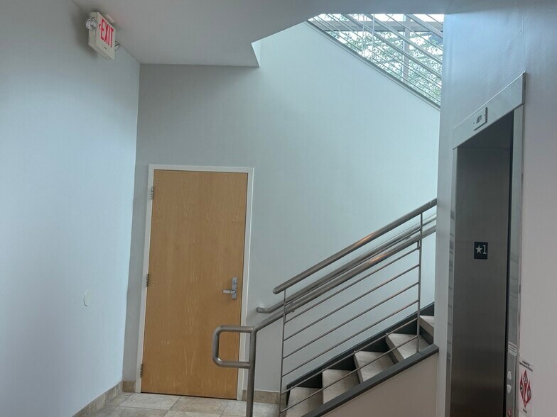 More Photos Of 260 E University Ave, Cincinnati Medical For Sale