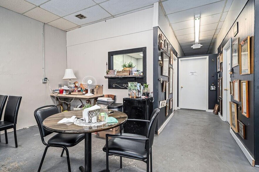 More Photos Of 111 N 3rd St, Ozark General Retail For Sale