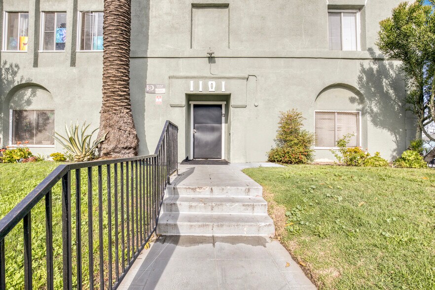 More Photos Of 1101 W 45th St, Los Angeles Apartments For Sale