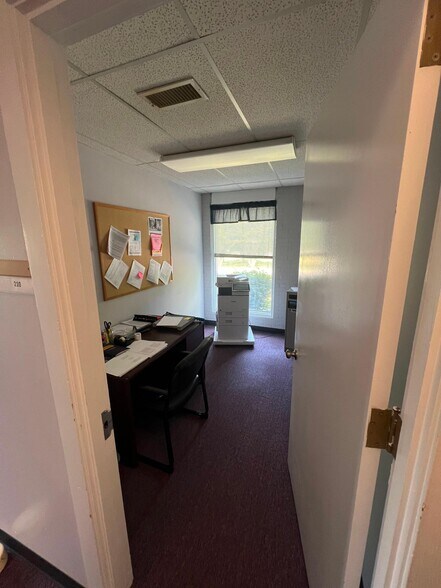 More Photos Of 320 E Lee Ave, Yadkinville Medical For Sale