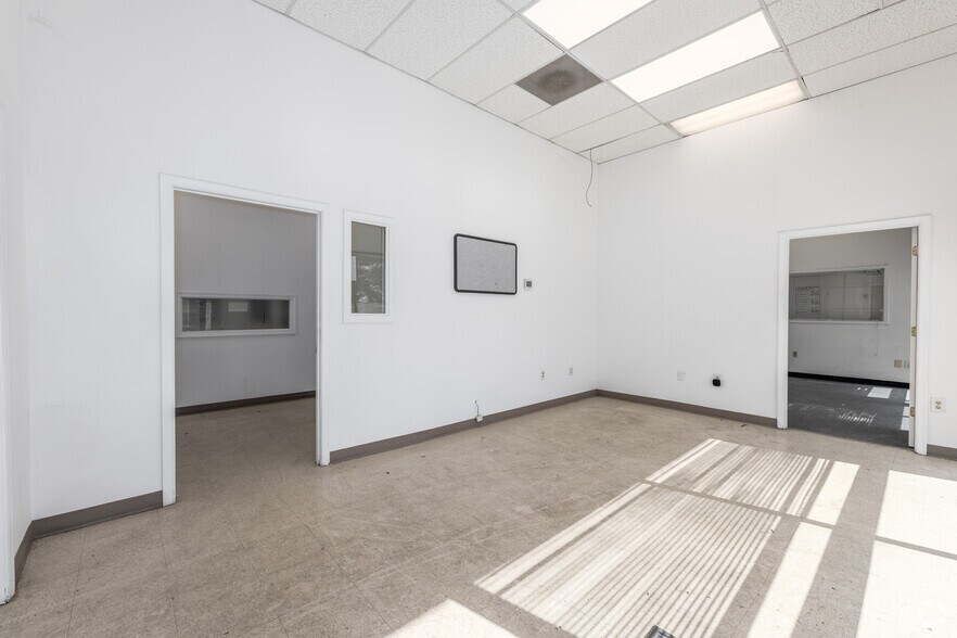 More Photos Of 8221 Preston Ct, Jessup Warehouse For Lease