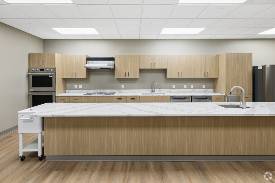 More Photos Of 3800 S J.B. Hunt Dr, Rogers Office For Lease