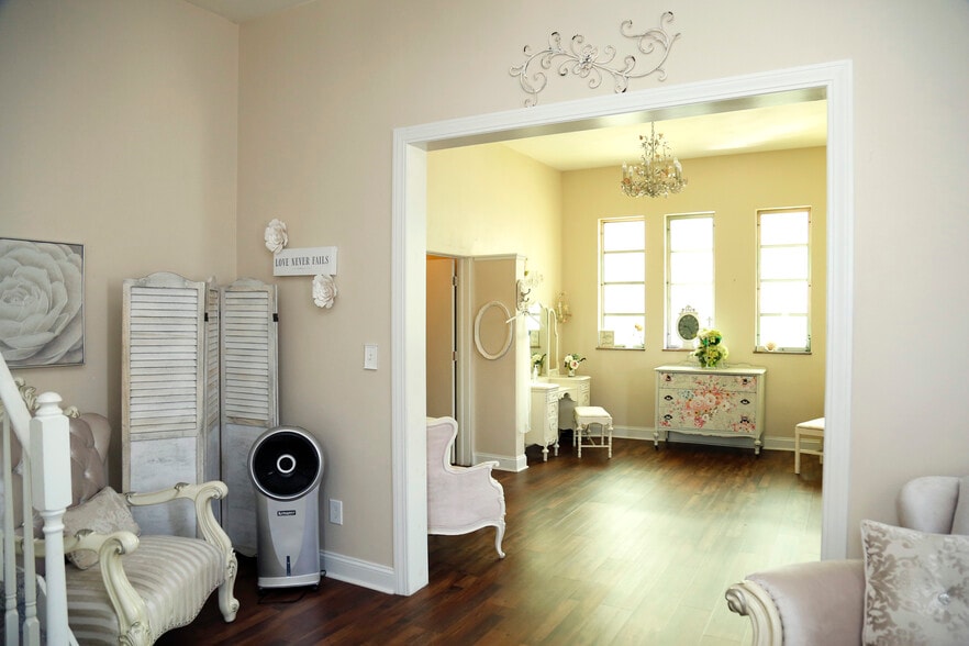 More Photos Of 801 E Park Ave, Fairmont Storefront For Sale