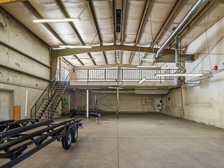 More Photos Of 13815 Park Ave, Victorville Warehouse For Lease