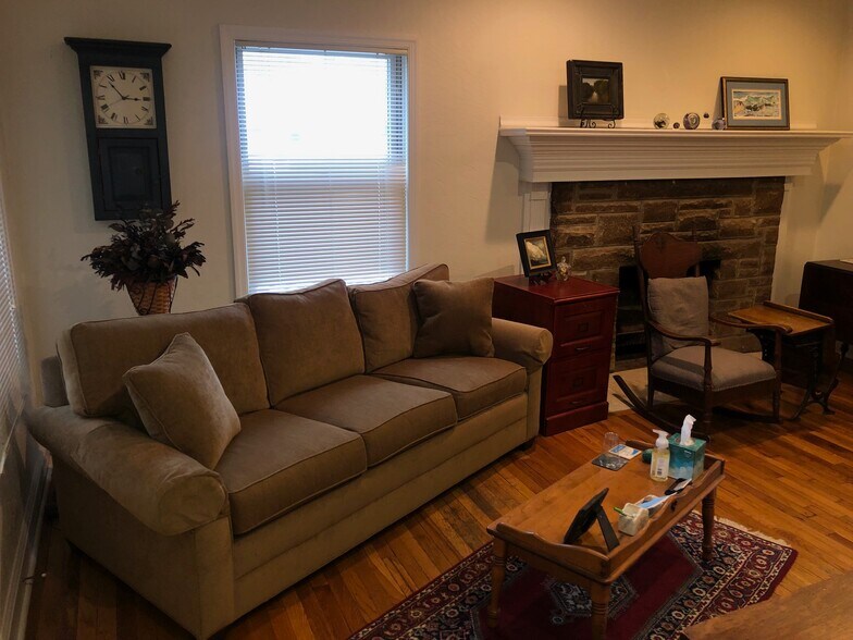 More Photos Of 195 Crowe Ave, Mars Office For Sale