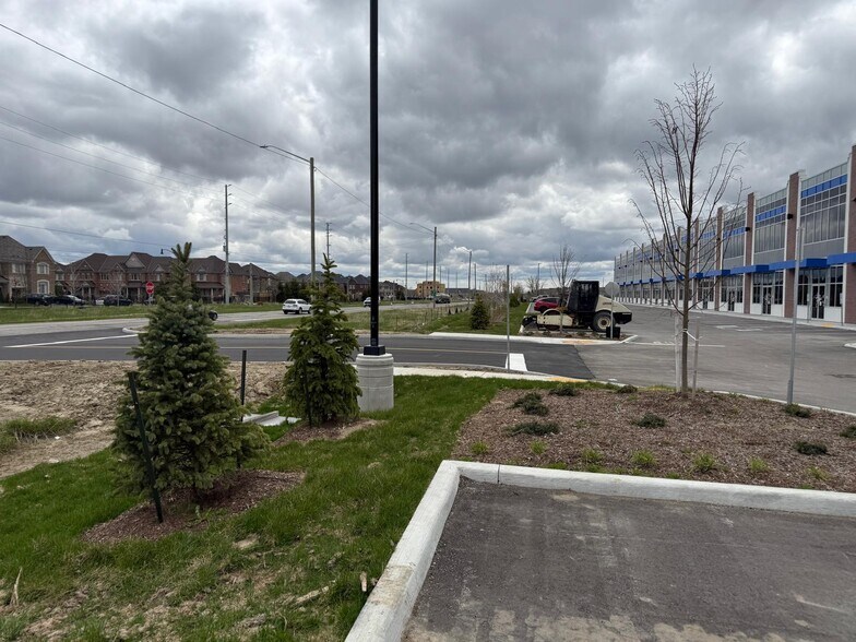 More Photos Of 10900 Dixie Rd, Brampton Warehouse For Sale