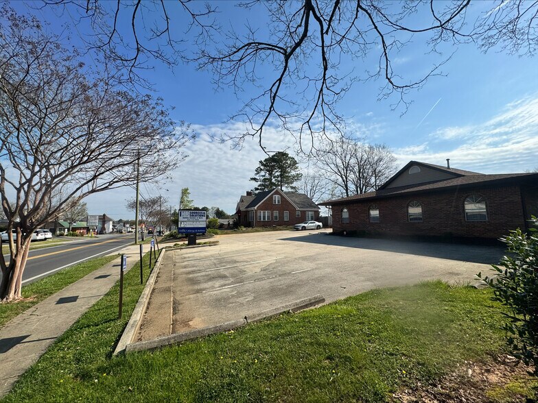 More Photos Of 2150 N Ocoee St, Cleveland Office For Lease