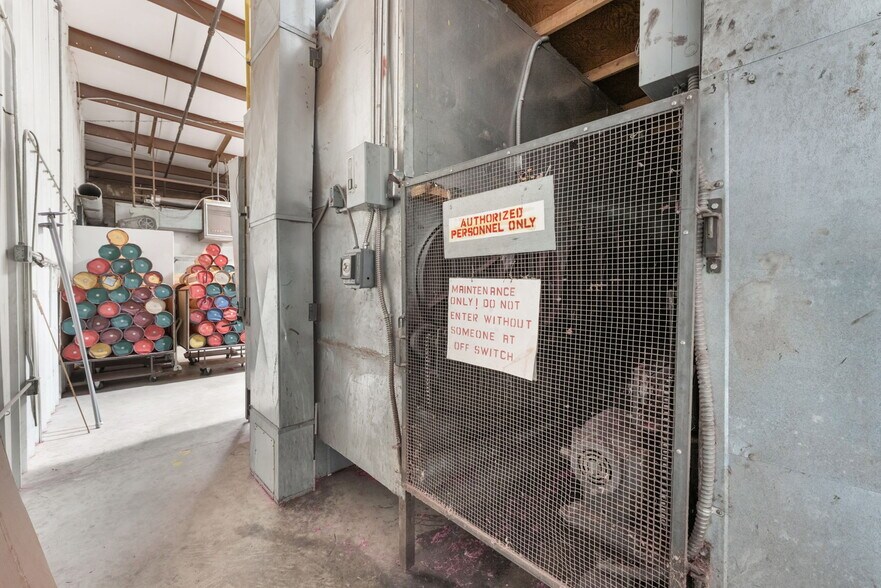 More Photos Of 480 Pat Ave, Overton Industrial For Sale