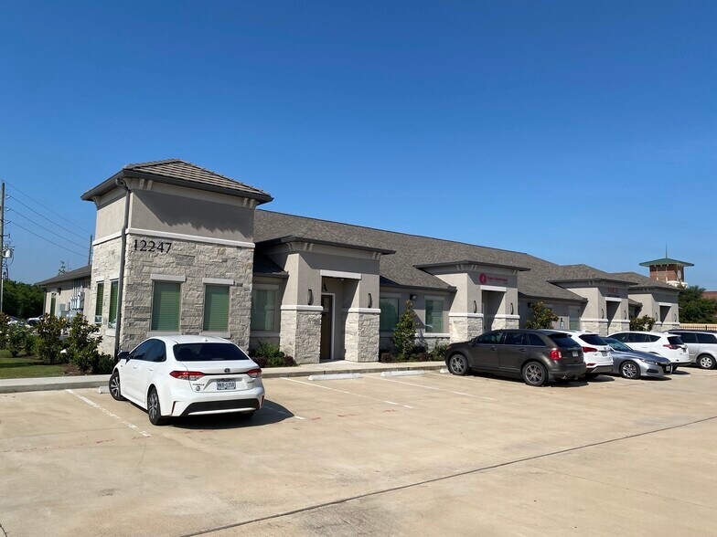 More Photos Of 12243 Queenston Blvd, Houston Unknown For Lease