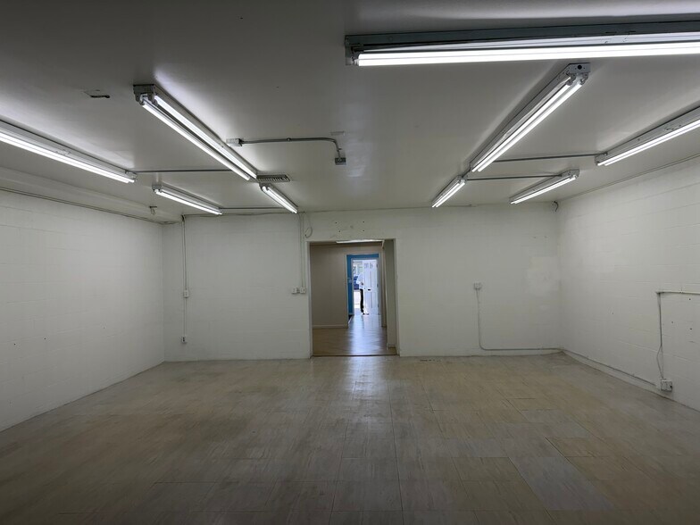 More Photos Of 1104 W Magnolia Blvd, Burbank Storefront For Sale