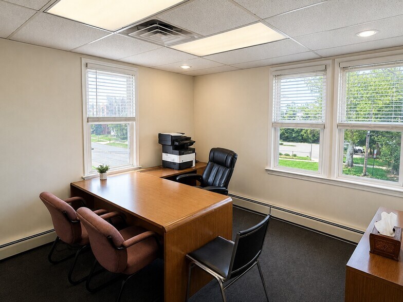 More Photos Of 528 Rahway Ave, Woodbridge Office For Lease
