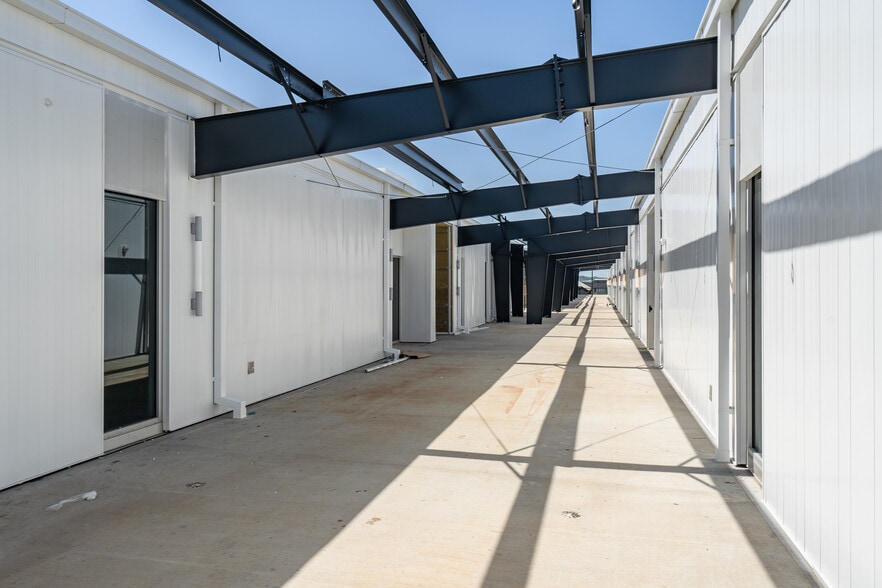 More Photos Of 5300 Centennial Blvd, Nashville Storefront Retail Office For Lease