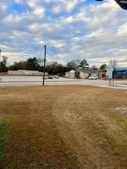 More Photos Of 5810 N Main St, Columbia Hotel For Sale