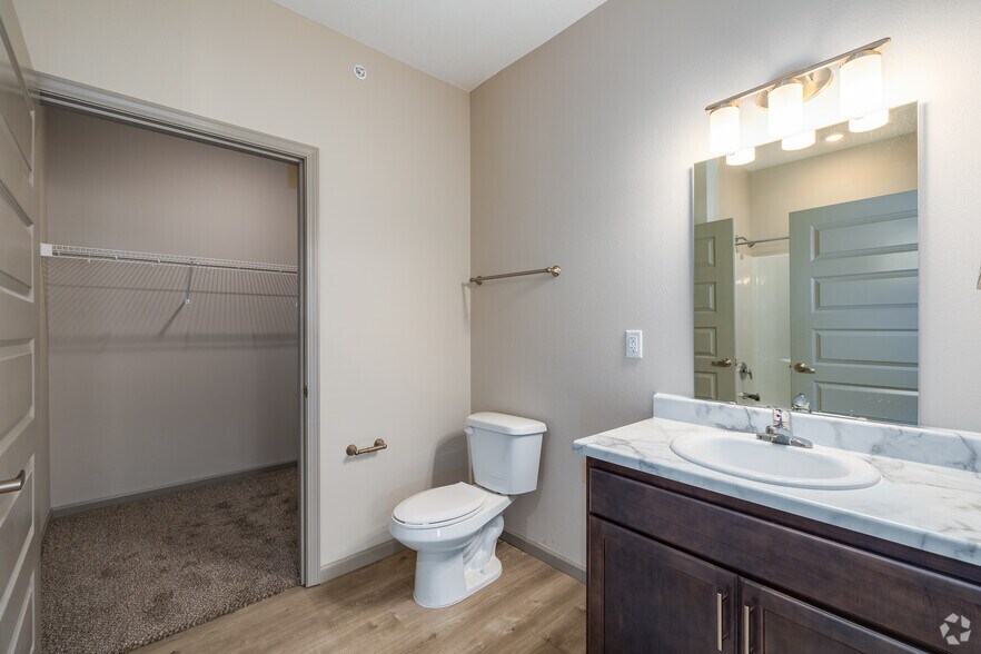 More Photos Of 106 E Greenbriar Dr, Nixa Apartments For Sale