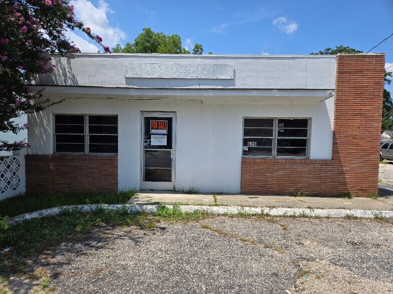 More Photos Of 626 W Carolina Ave, Hartsville Showroom For Sale