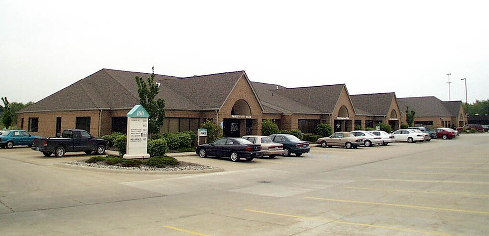 Primary Photo Of 42550 Garfield Rd, Clinton Township Office For Lease