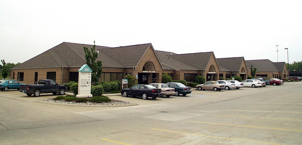 Primary Photo Of 42550 Garfield Rd, Clinton Township Office For Sale