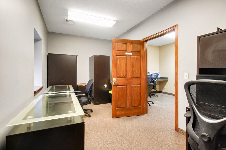 More Photos Of 2425 Medina Rd, Medina Office For Lease