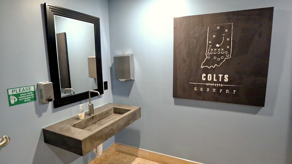 More Photos Of 710 E 64th St, Indianapolis Office For Lease