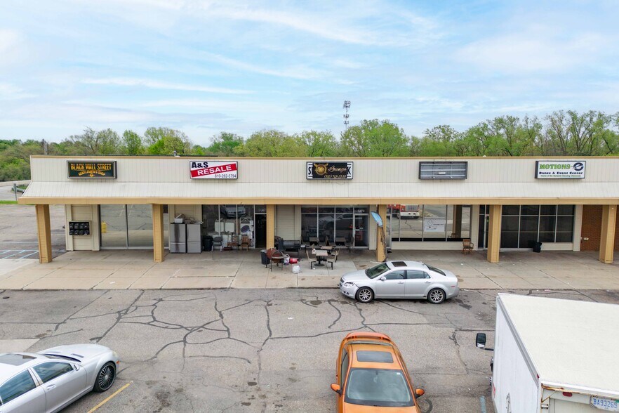 More Photos Of 3467-3575 Beecher Rd, Flint Freestanding For Sale