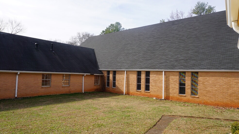 More Photos Of 2589-2613 Tilson Rd, Decatur Religious Facility For Lease