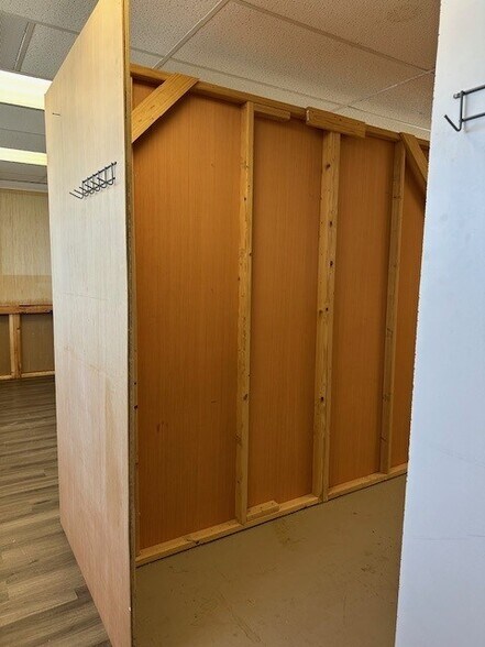 More Photos Of 3056 Del Monte Blvd, Marina General Retail For Lease