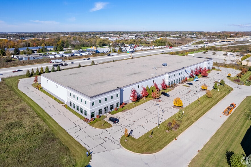 More Photos Of 9875 S Stern St, Oak Creek Warehouse For Lease