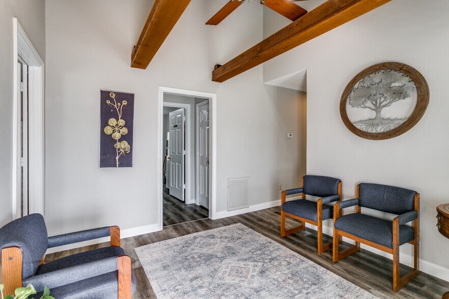 More Photos Of 725 W Purnell Rd, Lewisville Office Residential For Lease