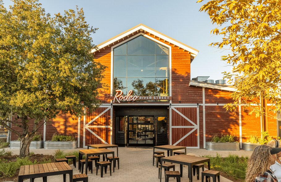 More Photos Of 31896 Paseo Adelanto, San Juan Capistrano Storefront For Lease