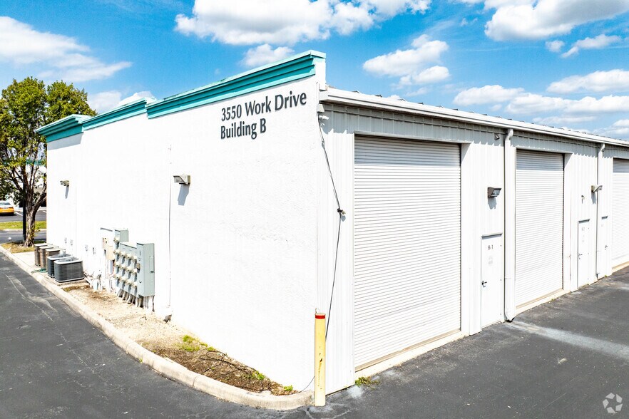 More Photos Of 3560 Work Dr, Fort Myers Warehouse For Lease