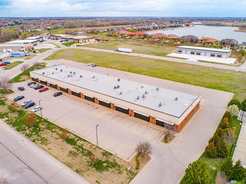 More Photos Of 7330 W 33rd St, Wichita Flex For Lease