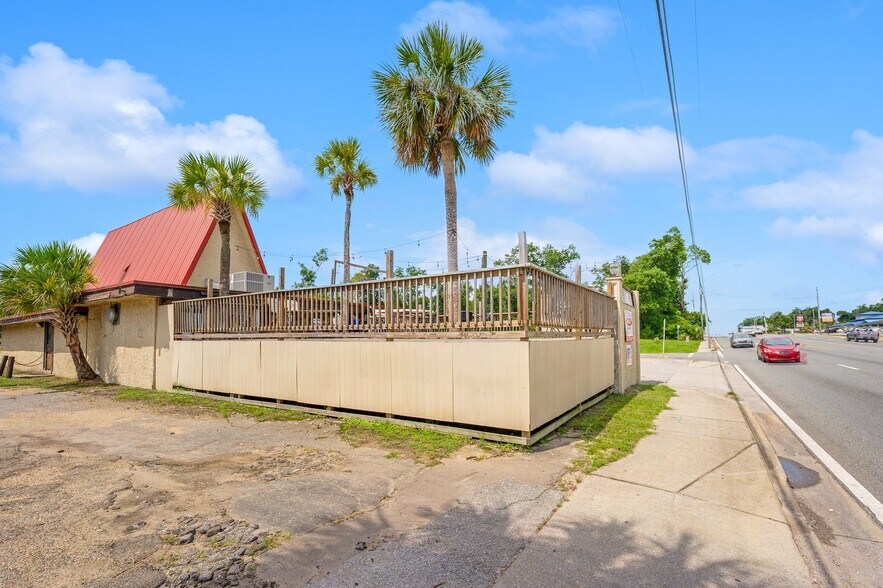 More Photos Of 1623 W 15th St, Panama City Bar For Sale