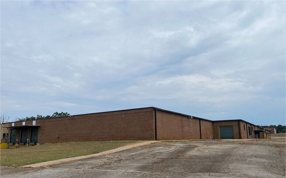 More Photos Of 544 Winfield Cir, Hartwell Manufacturing For Lease