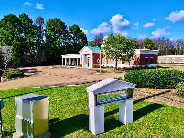 More Photos Of 740 S Pear Orchard Rd, Ridgeland Bank For Sale