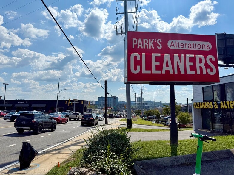 Primary Photo Of 3707 Hillsboro Pike, Nashville Storefront Retail Office For Sale