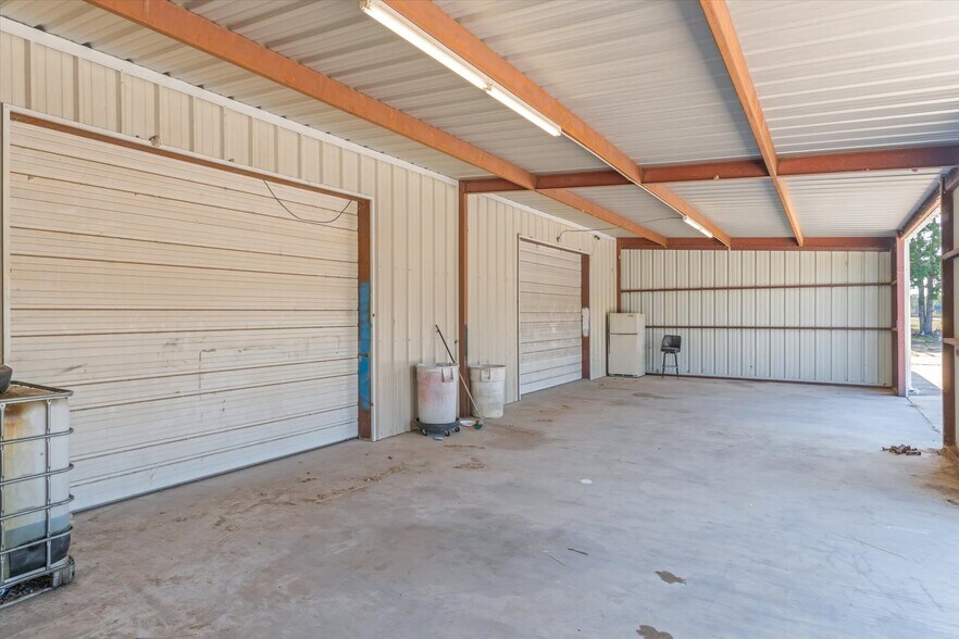 More Photos Of 10015 FM 751, Quinlan Flex For Sale