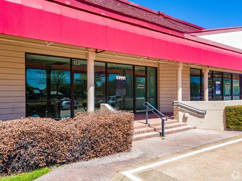 More Photos Of 1905 W 15th St, Plano Storefront For Lease